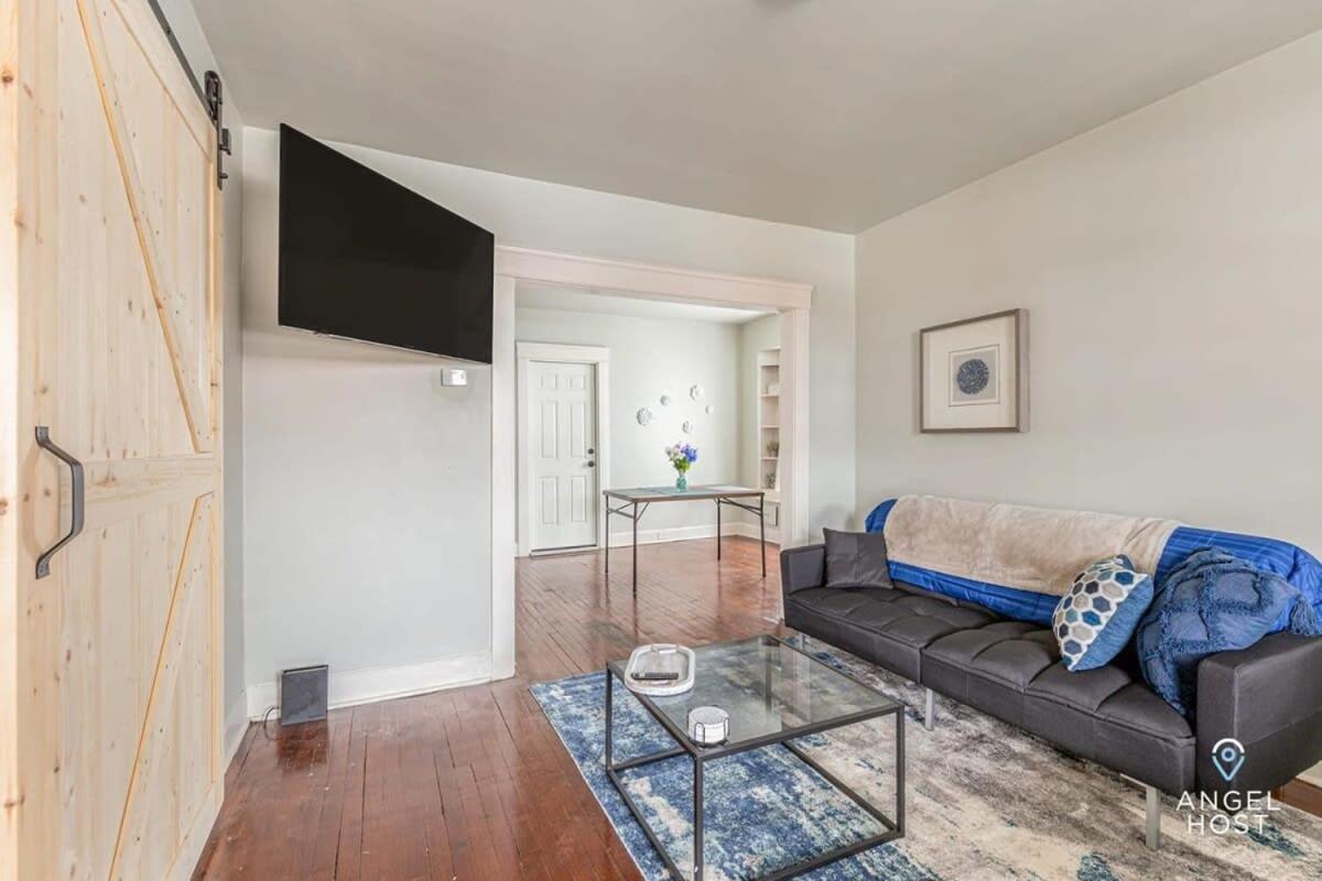 Newly Remodeled Apt, South Hills Old Brooklyn Area Cleveland Exterior photo