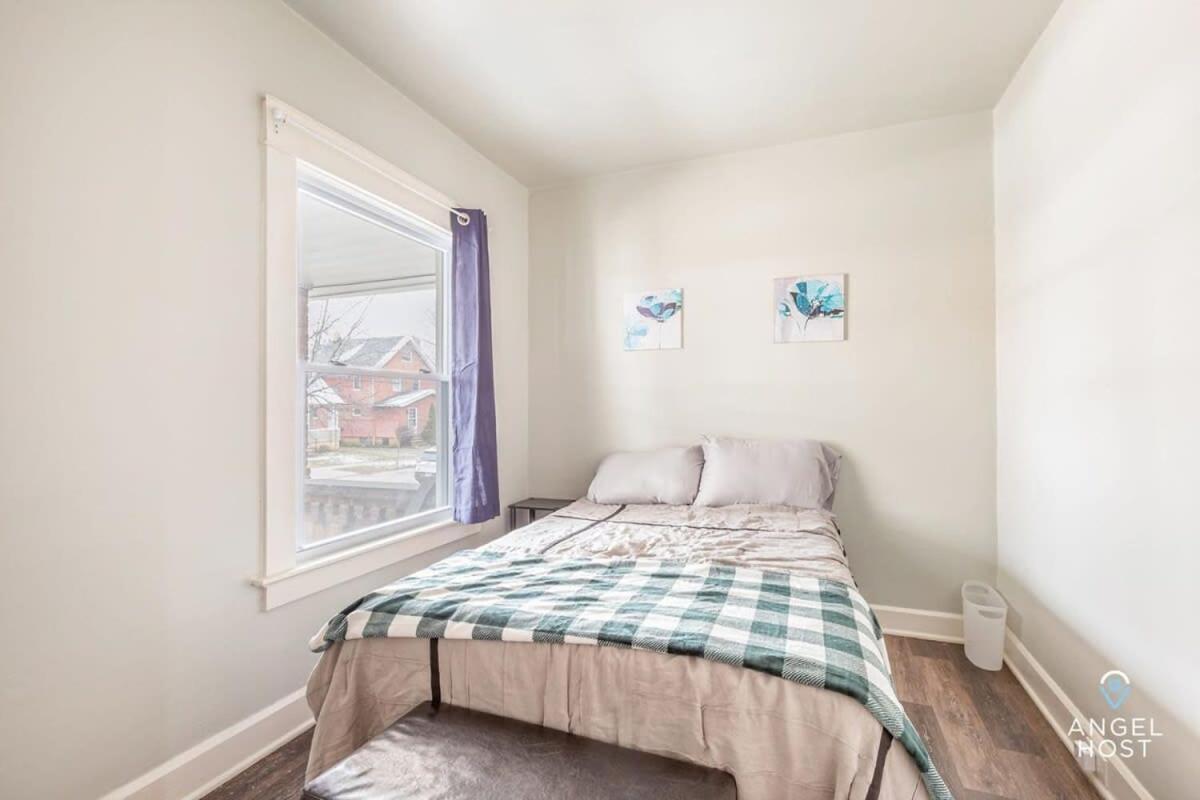 Newly Remodeled Apt, South Hills Old Brooklyn Area Cleveland Exterior photo