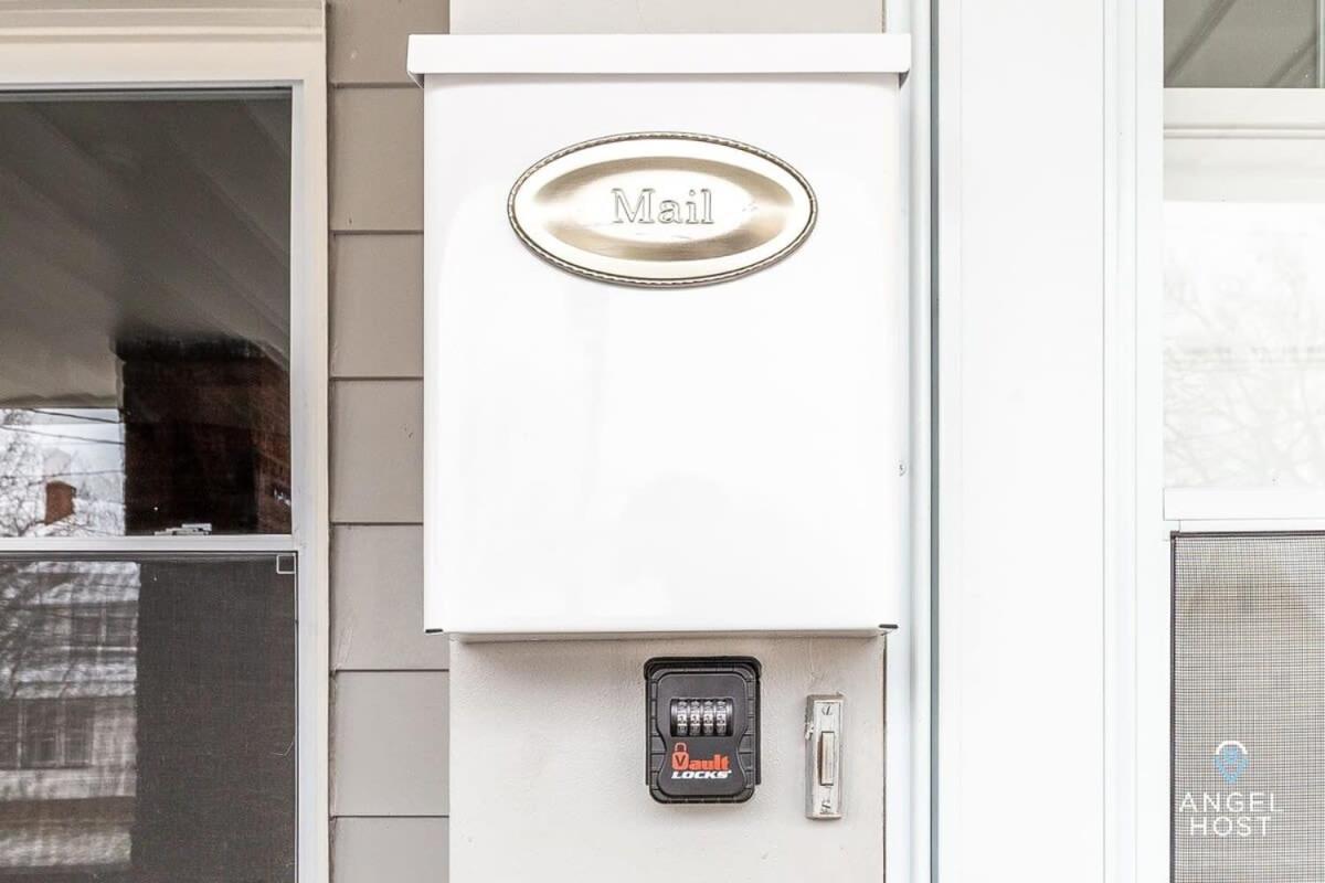 Newly Remodeled Apt, South Hills Old Brooklyn Area Cleveland Exterior photo